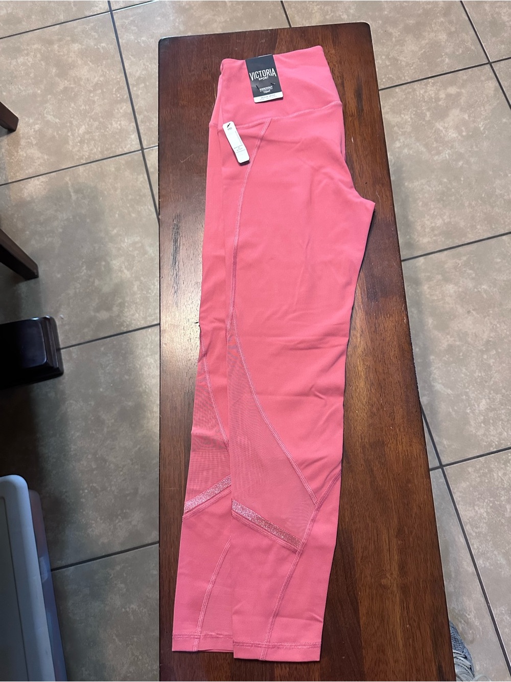 NWT Victoria Sport Knockout Tight Leggings Rose Pink M Short